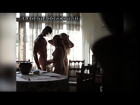 ❤️ Секс приятели канят гигантски мъж и тройка с него ❤️ Ебане видео в bg.hentaiser.ru ️❤